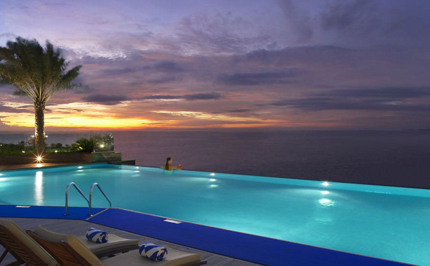 Pool & Beach