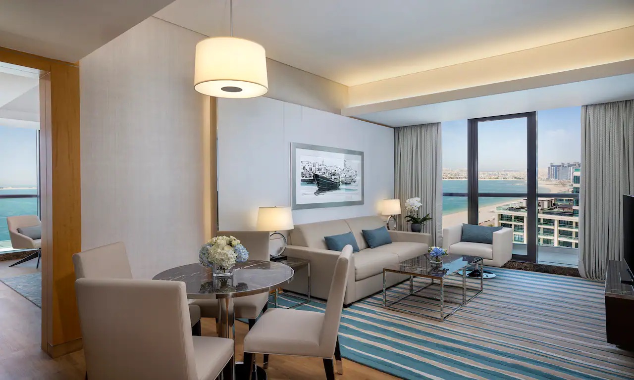 KING ONE BEDROOM SUITE WITH SEA VIEW BALCONY 2